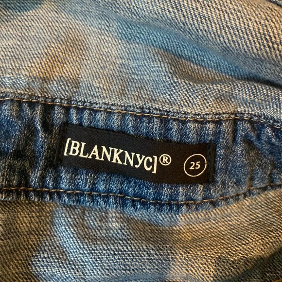 NWOT Blank NYC Short Distressed Denim Overalls -25 - Picture 10 of 11